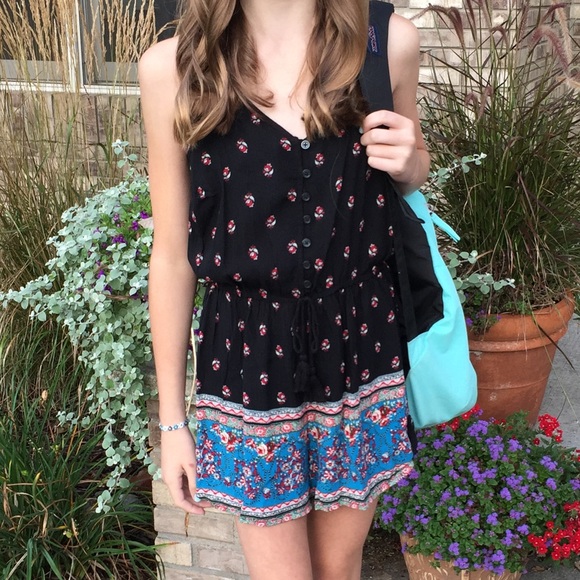 Patterned Romper - Picture 3 of 5